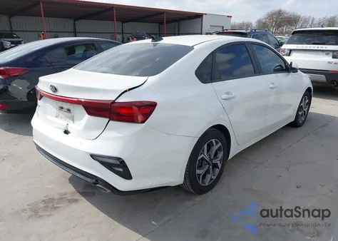 2021 Kia Forte Lxs z USA, uszkodzony, nr VIN 3KPF24AD9ME330892